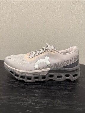 Women’s Size 10 On Cloud Monster Running Cloudnova Running Shoe in Light Grey